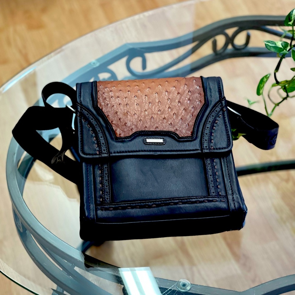 Cuadra Crossbody Authentic Ostrich.